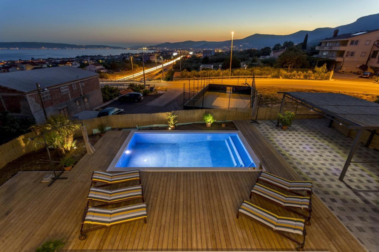 Family Friendly Apartments With A Swimming Pool Kastel Kambelovac, Kastela - 18117 Exteriör bild