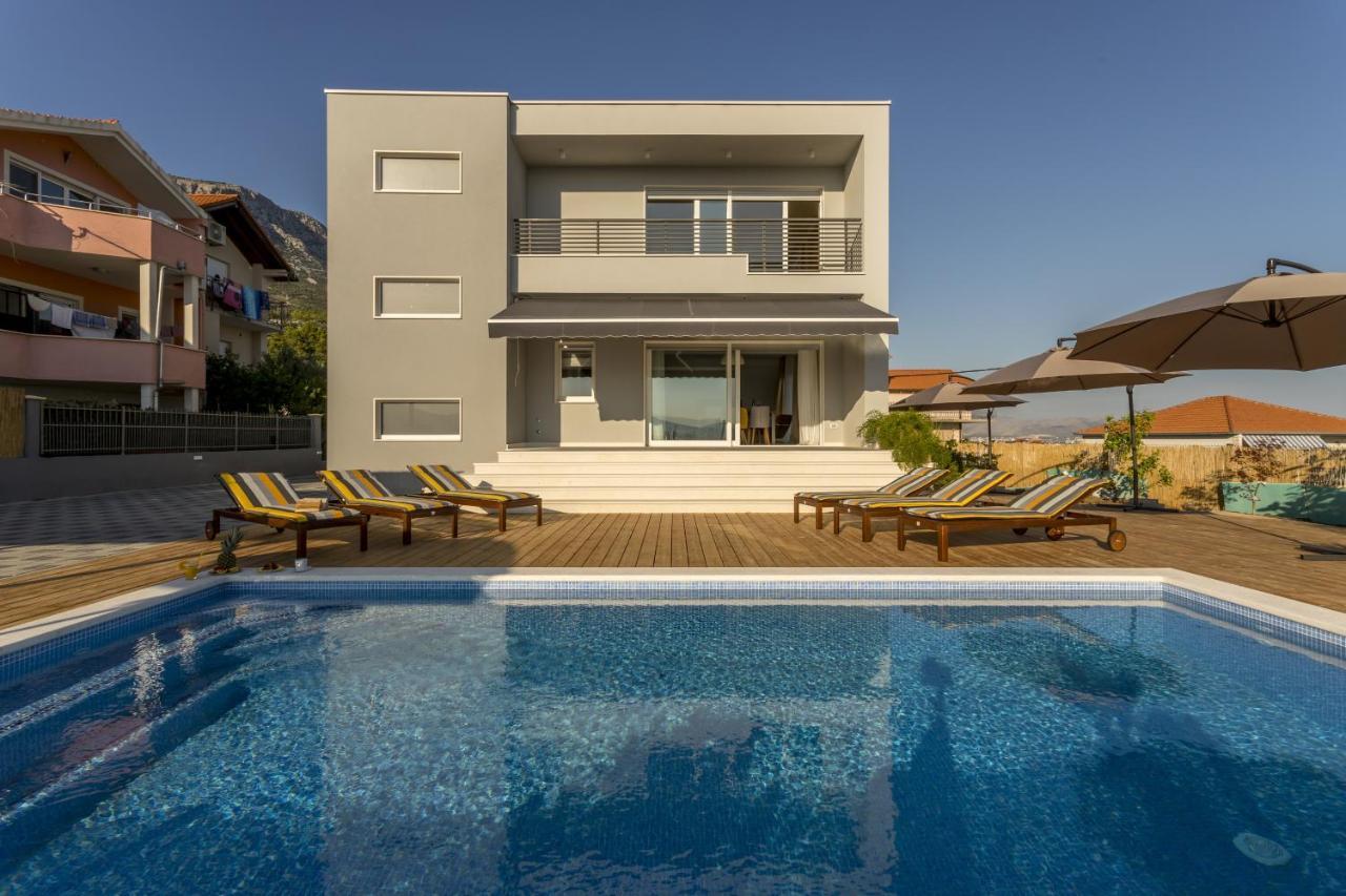 Family Friendly Apartments With A Swimming Pool Kastel Kambelovac, Kastela - 18117 Exteriör bild