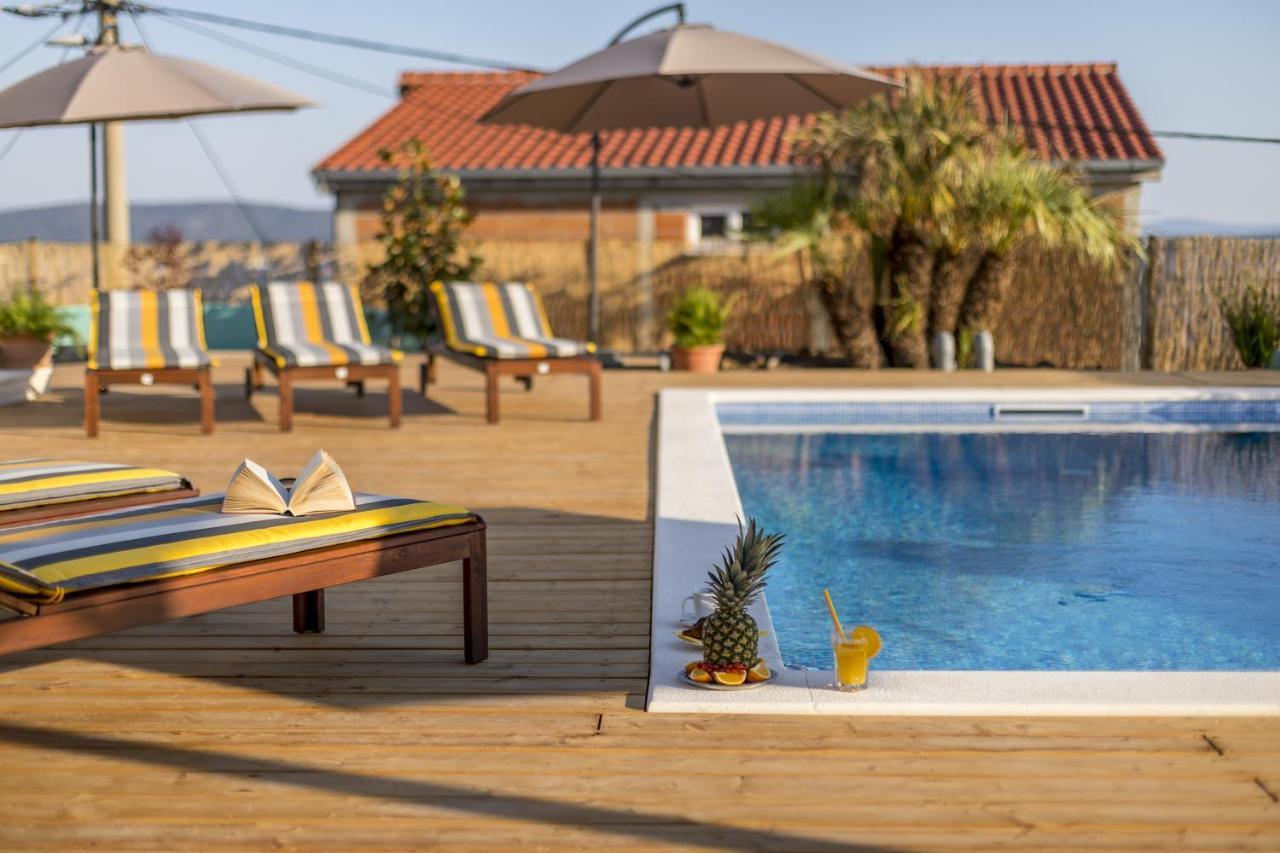 Family Friendly Apartments With A Swimming Pool Kastel Kambelovac, Kastela - 18117 Exteriör bild